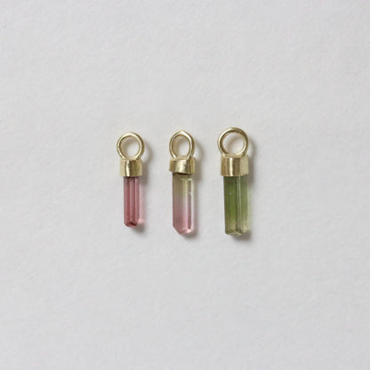 Mini ruwe roze, groen & watermeloen toermalijn charm
