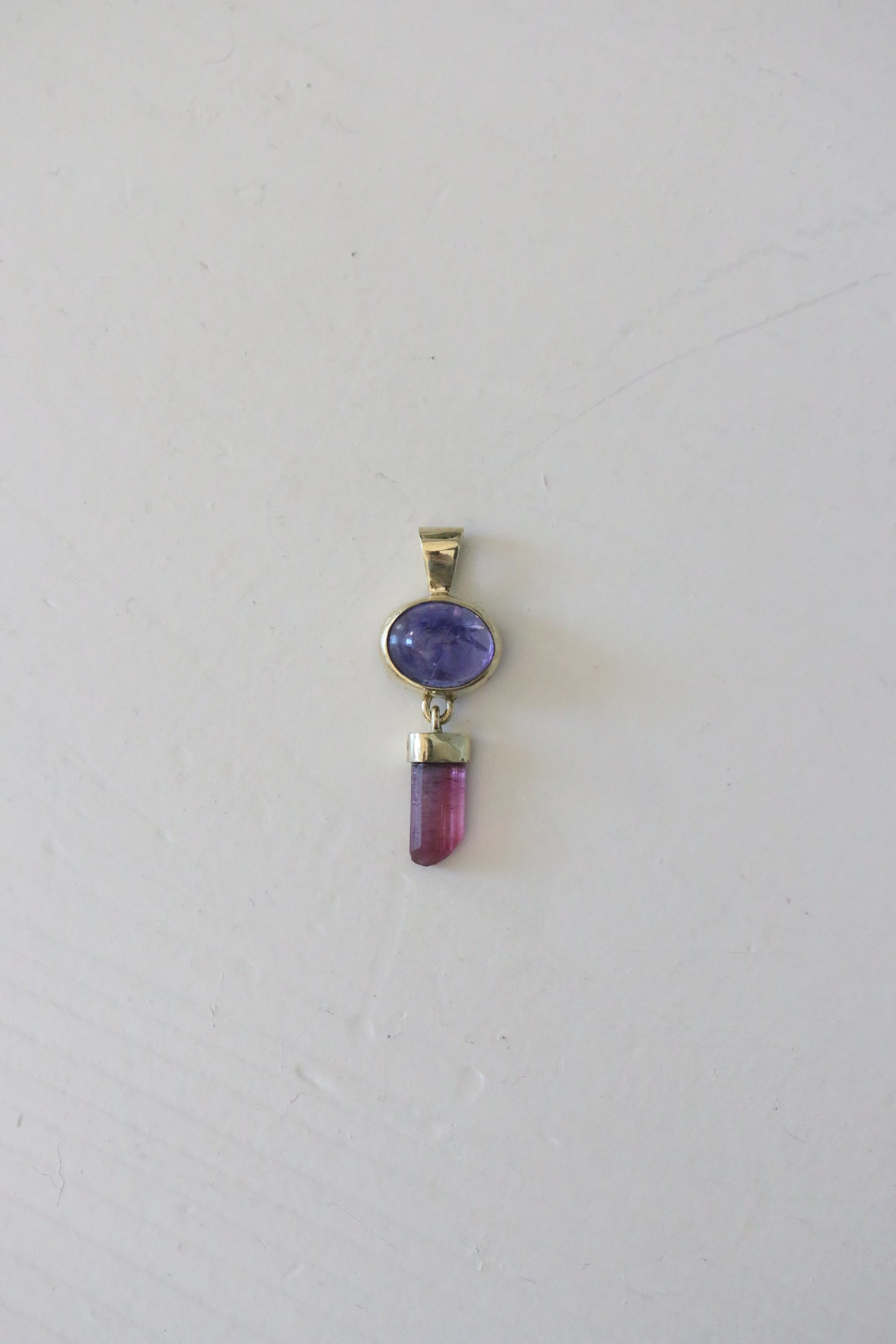 Tanzaniet cabochon hanger met ruwe roze toermalijn kristal hanger