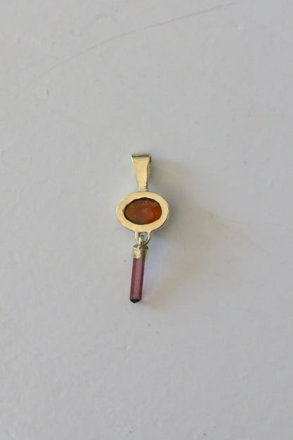 Oranje toermalijn cabochon met roze ruwe toermalijn hanger