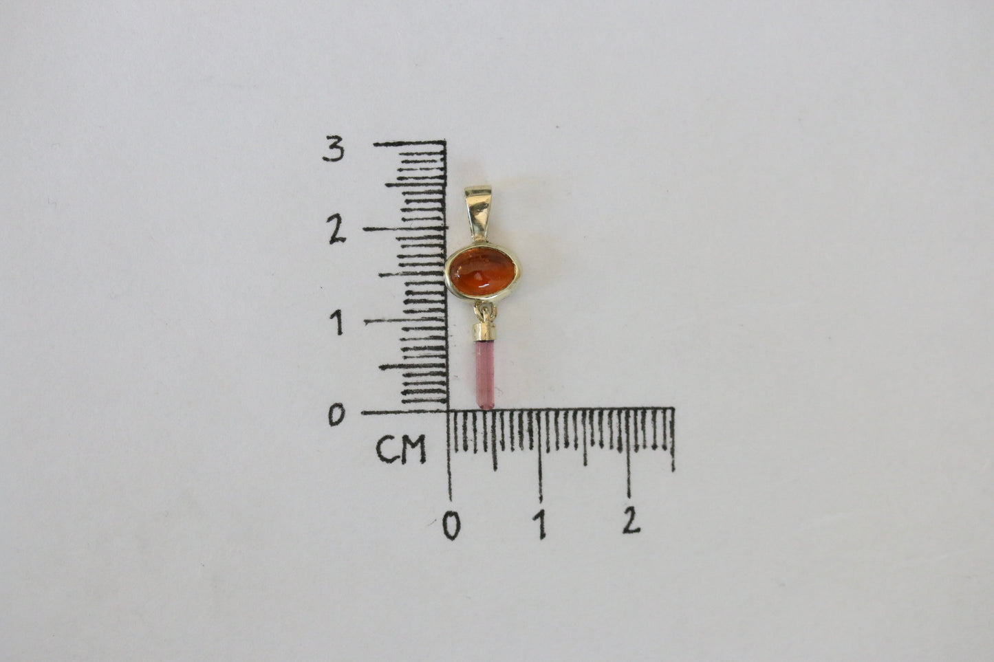 Oranje toermalijn cabochon met roze ruwe toermalijn hanger