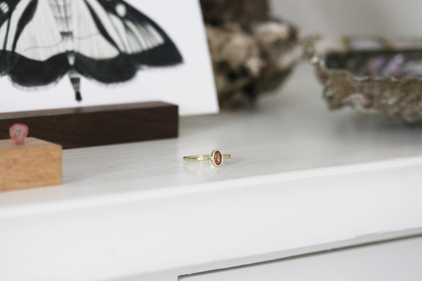 Perzik toermalijn cabochon ring