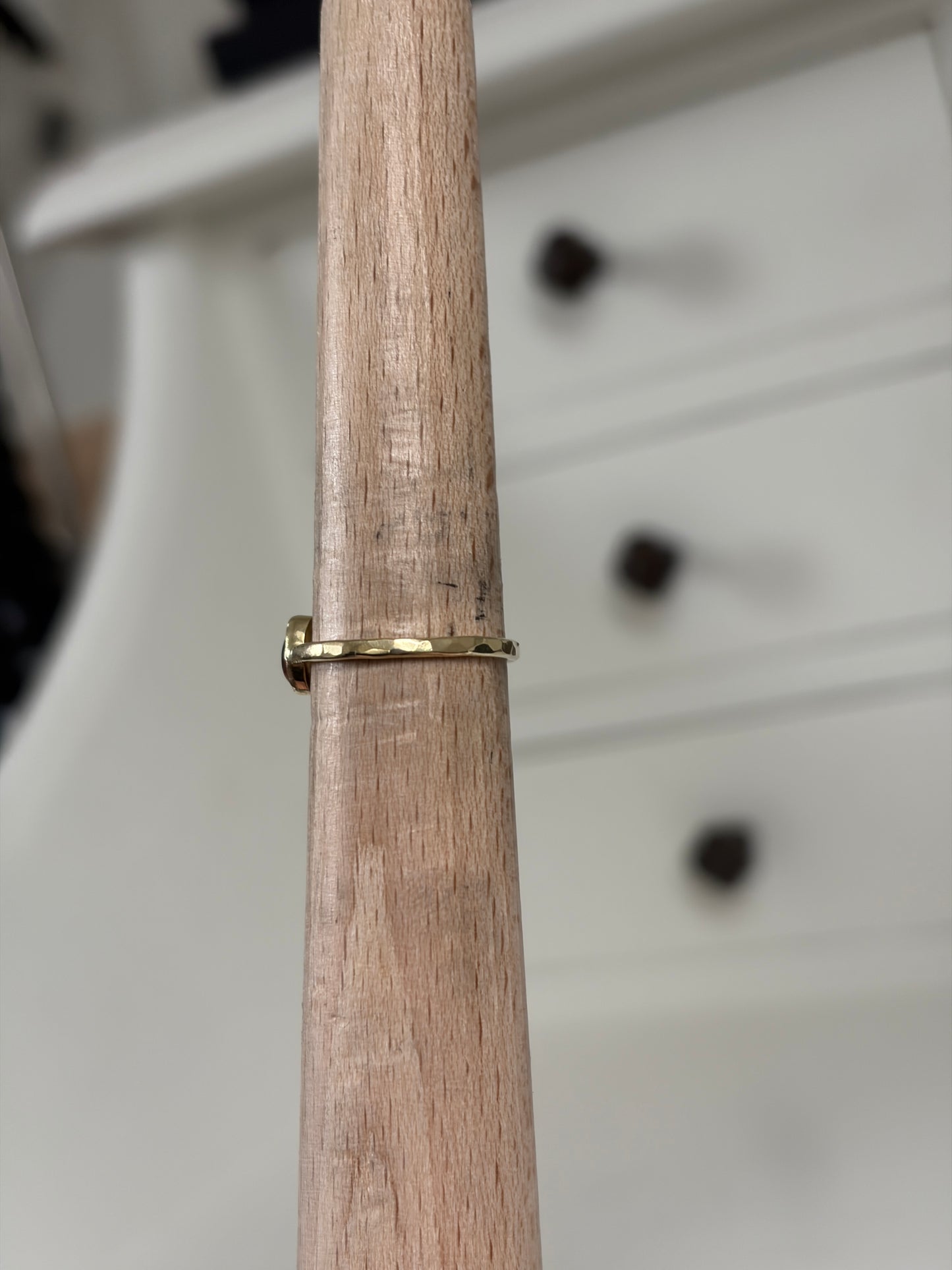 Perzik toermalijn cabochon ring
