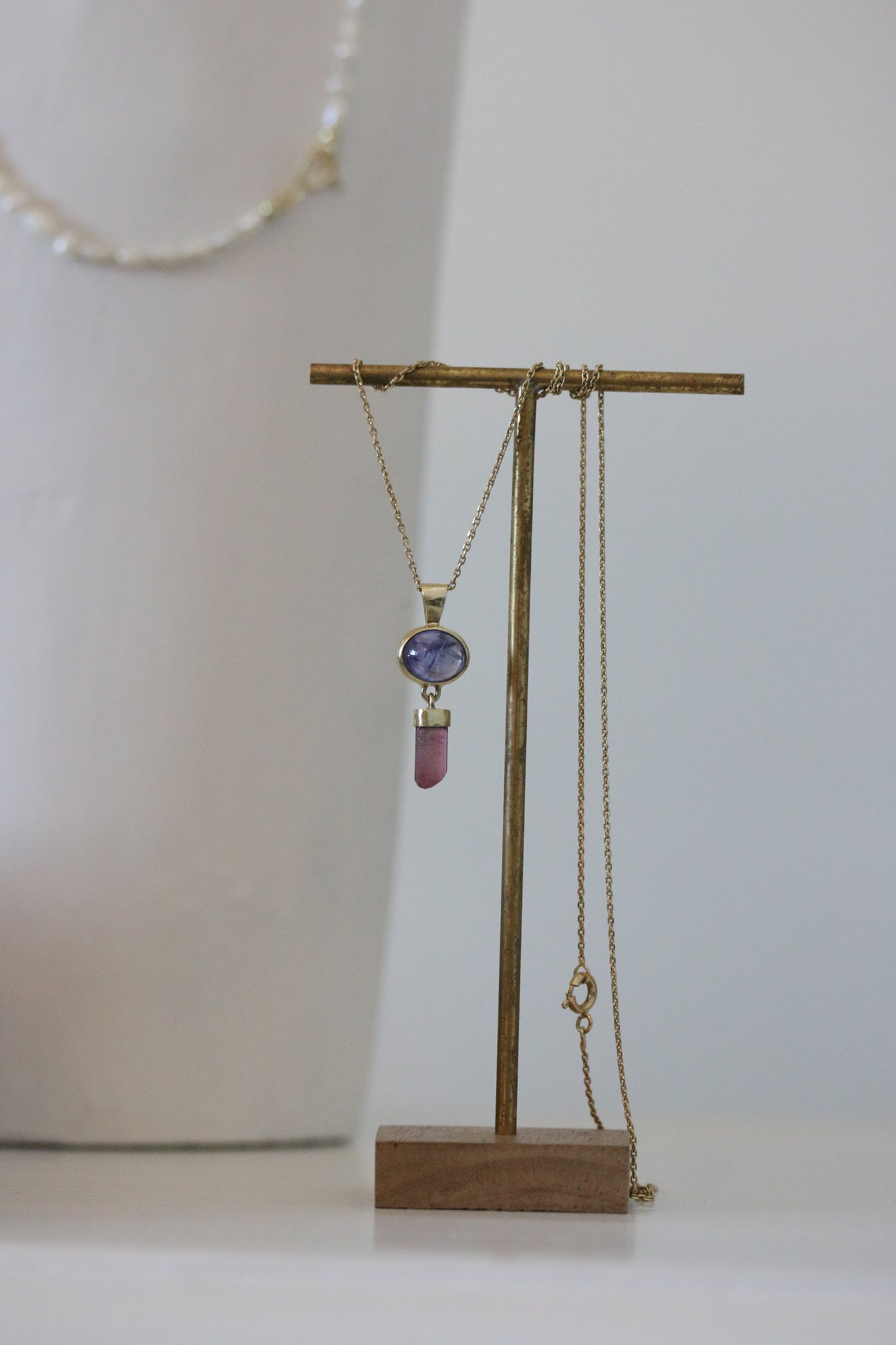 Tanzaniet cabochon hanger met ruwe roze toermalijn kristal hanger
