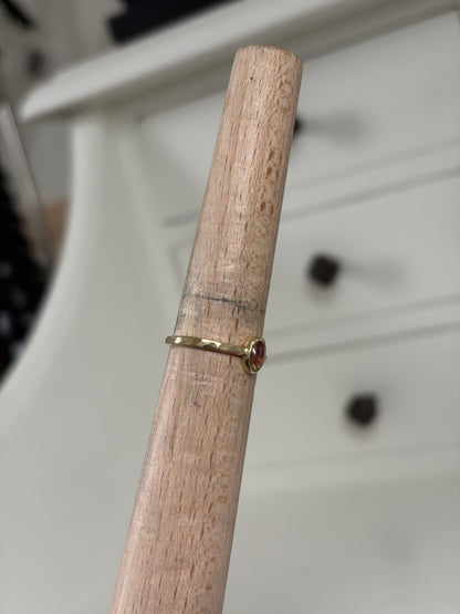 Perzik toermalijn cabochon ring