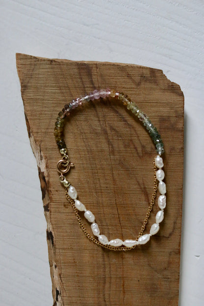 Toermalijn & barok parel armband met kettinkje