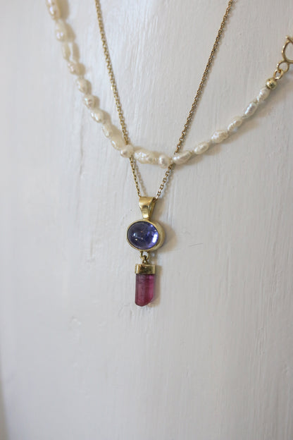 Tanzaniet cabochon hanger met ruwe roze toermalijn kristal hanger