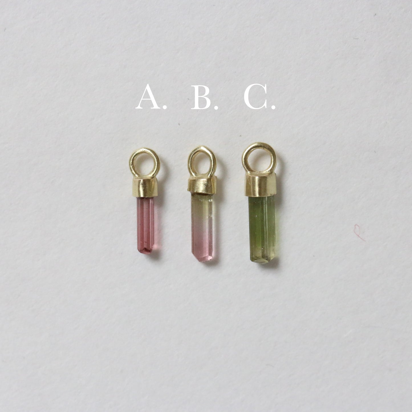 Mini ruwe roze, groen & watermeloen toermalijn charm