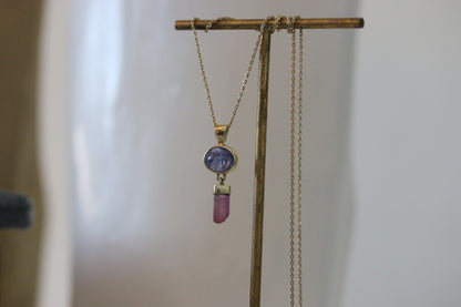 Tanzaniet cabochon hanger met ruwe roze toermalijn kristal hanger