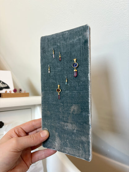 Tanzaniet cabochon hanger met ruwe roze toermalijn kristal hanger
