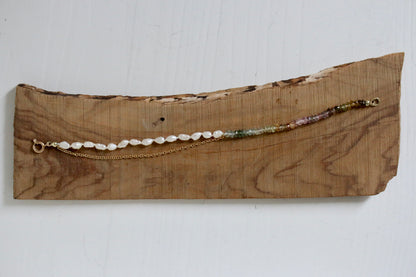 Toermalijn & barok parel armband met kettinkje
