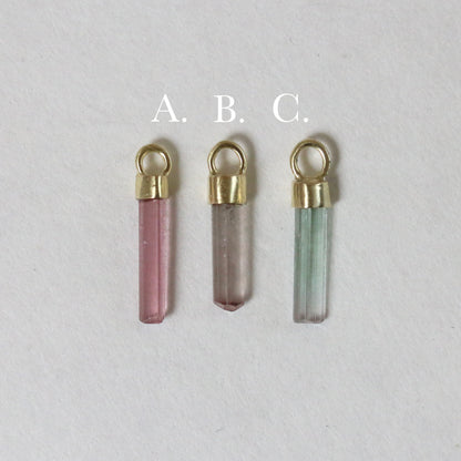 Mini ruwe roze, lila & mint toermalijn charm