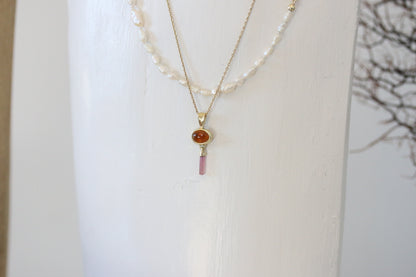 Oranje toermalijn cabochon met roze ruwe toermalijn hanger