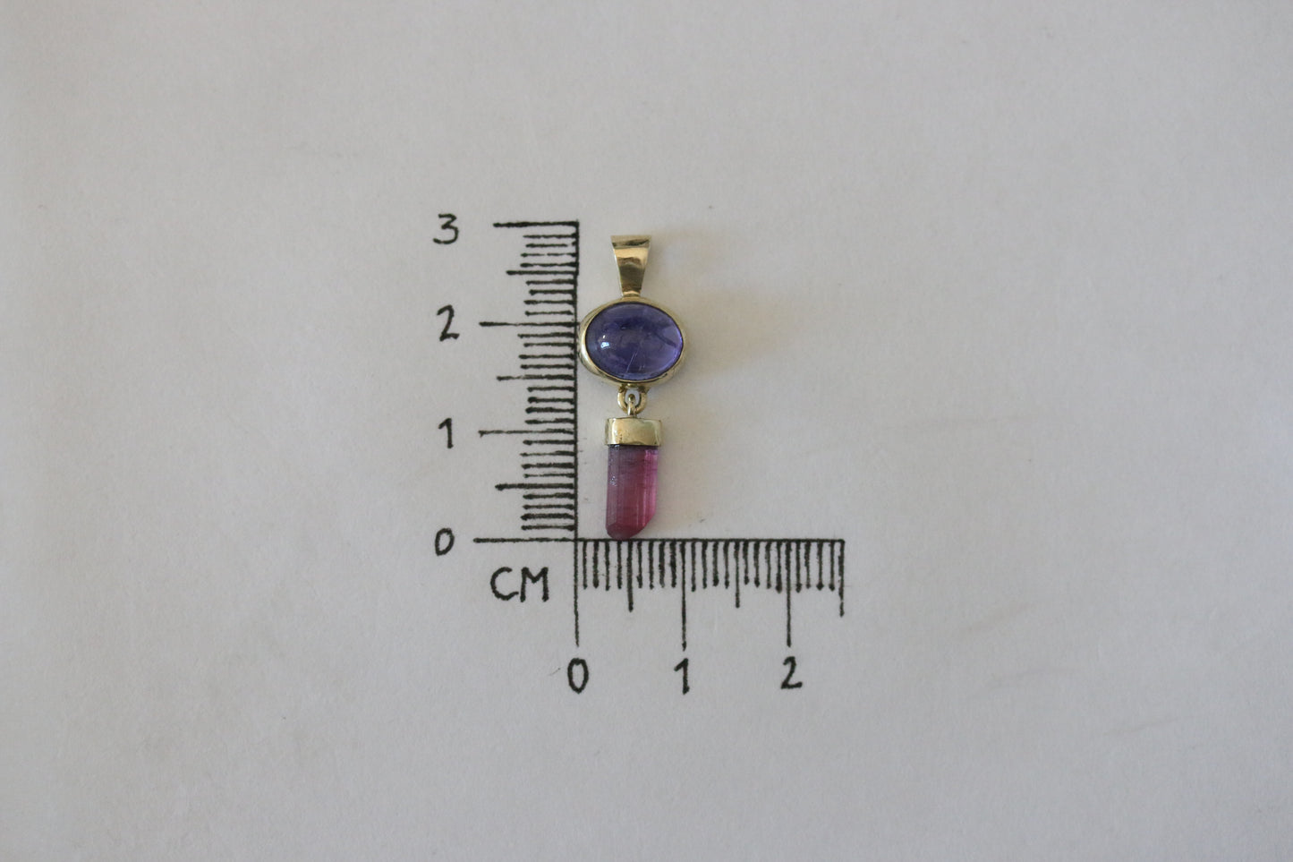 Tanzaniet cabochon hanger met ruwe roze toermalijn kristal hanger