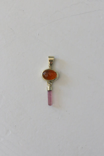 Oranje toermalijn cabochon met roze ruwe toermalijn hanger