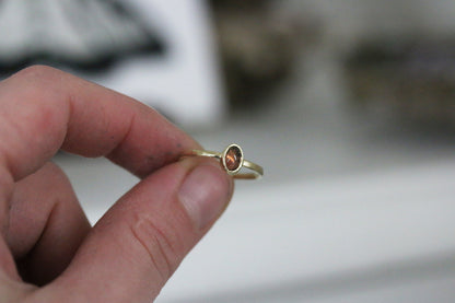 Perzik toermalijn cabochon ring