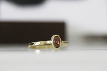 Perzik toermalijn cabochon ring