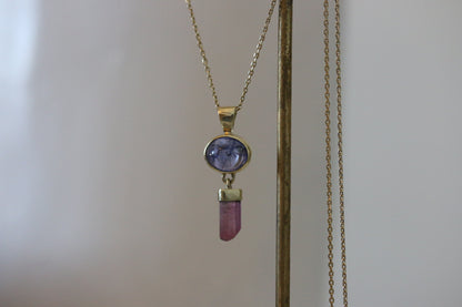 Tanzaniet cabochon hanger met ruwe roze toermalijn kristal hanger