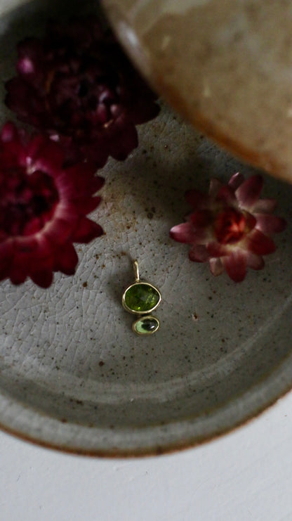 Groene toermalijn & saffier hanger 14k geel goud