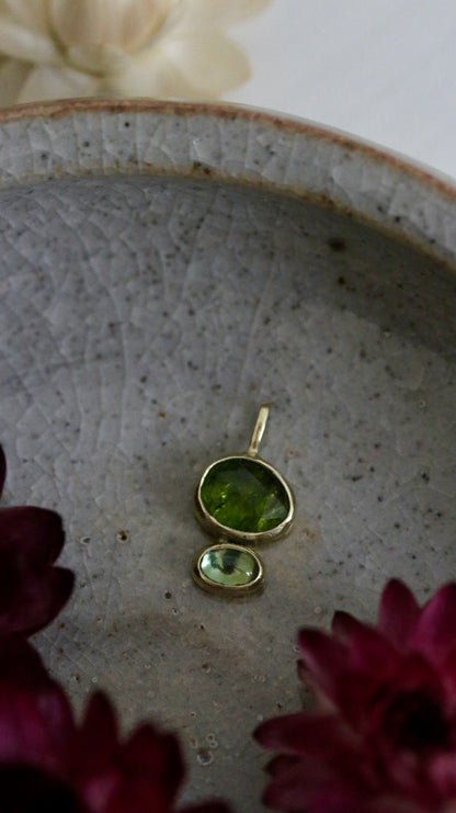 Groene toermalijn & saffier hanger 14k geel goud
