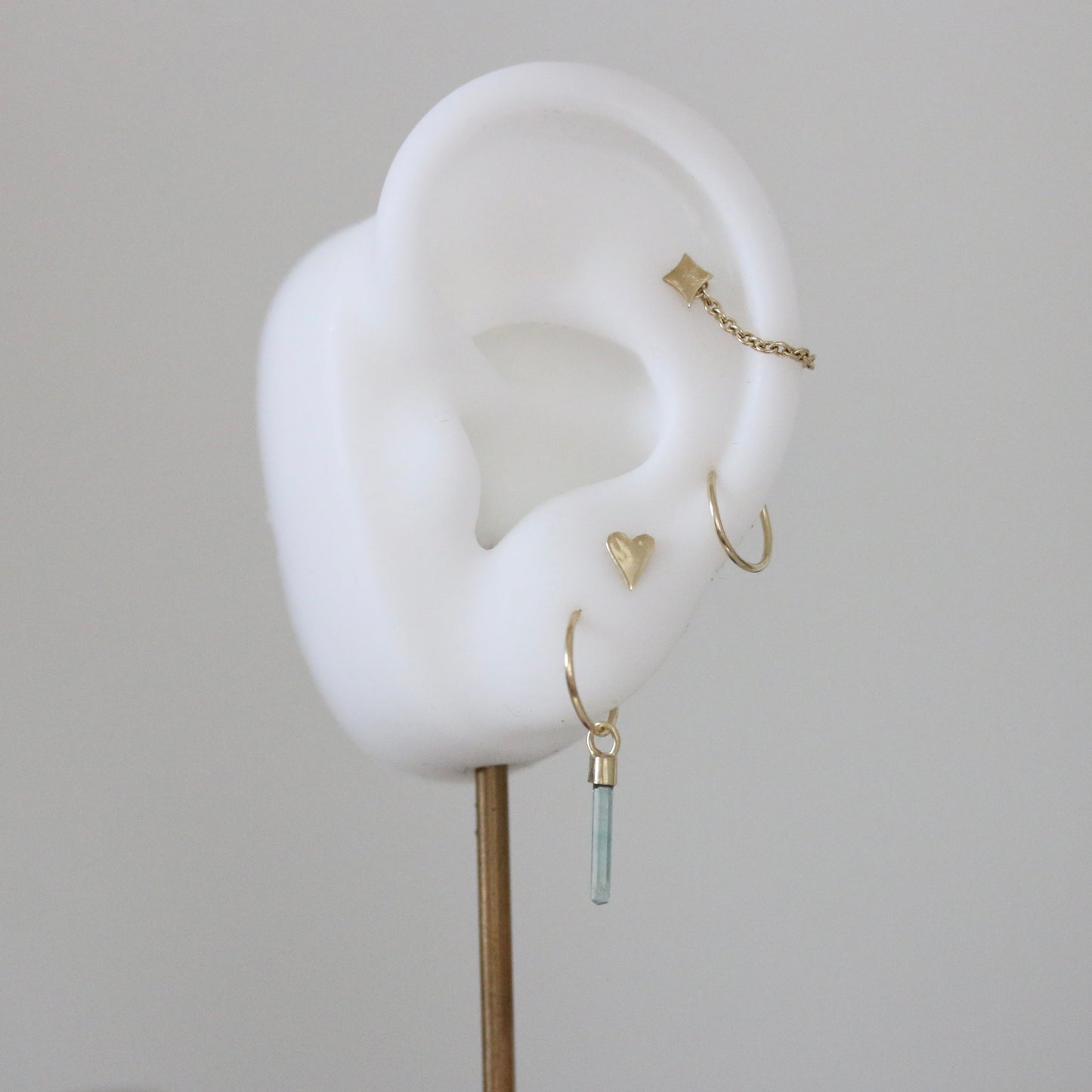 Mini ruwe groene & blauwe toermalijn charm