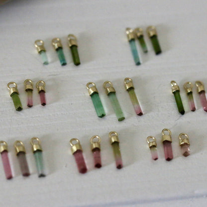 Mini ruwe groene & blauwe toermalijn charm