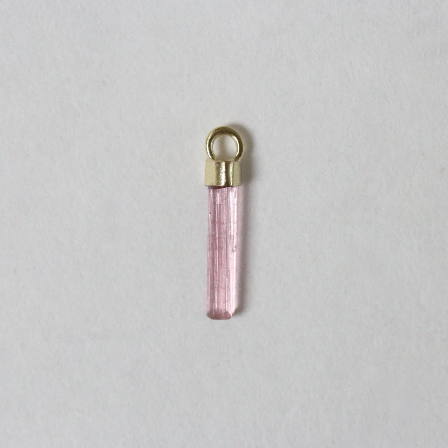 Mini ruwe roze, lila & mint toermalijn charm