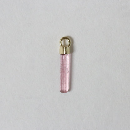 Mini ruwe roze, lila & mint toermalijn charm