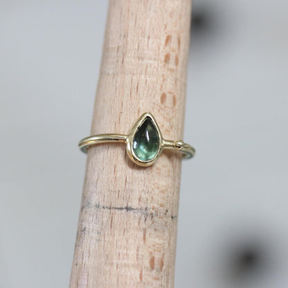 Blauw groene saffier cabochon ring