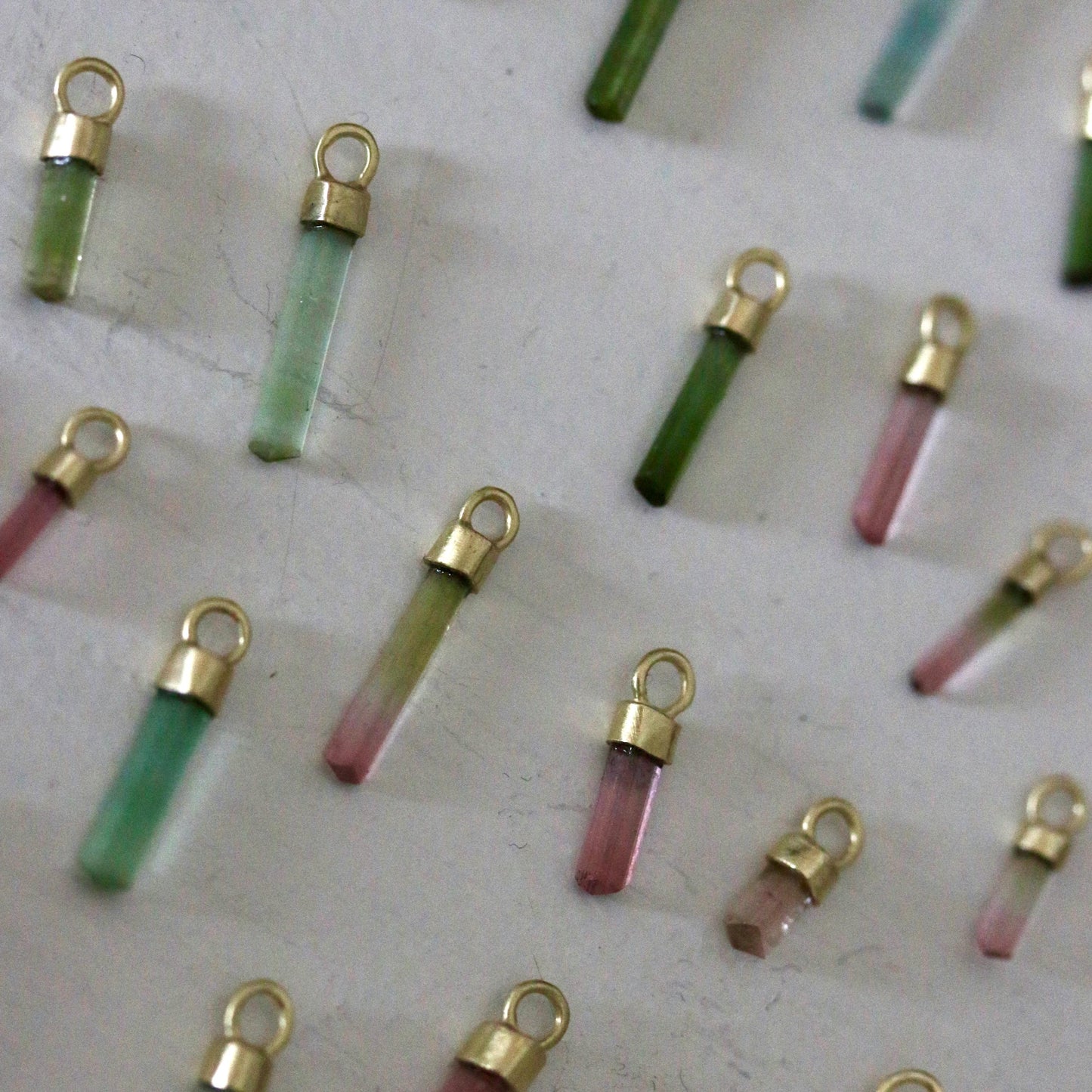 Mini ruwe roze & watermeloen toermalijn charm
