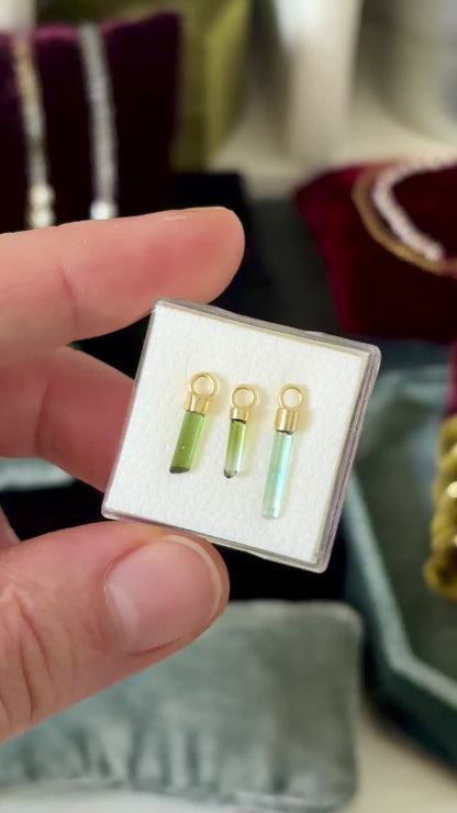Mini ruwe groene & blauwe toermalijn charm
