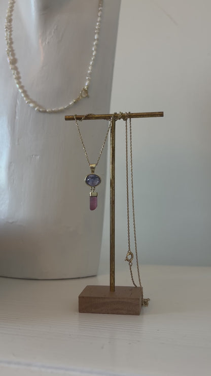 Tanzaniet cabochon hanger met ruwe roze toermalijn kristal hanger
