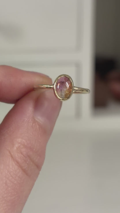 Multi color roze toermalijn cabochon ring