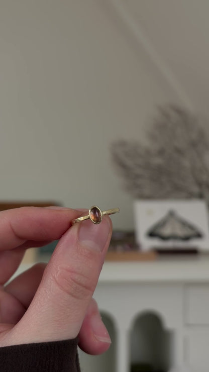 Perzik toermalijn cabochon ring
