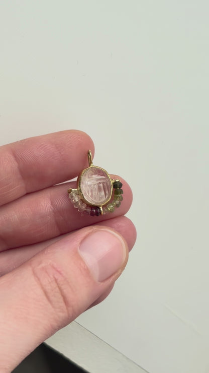 Kwarts scarabee hanger met toermalijntjes