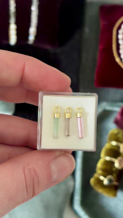 Mini ruwe roze, lila & mint toermalijn charm