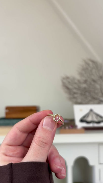 Multi color roze toermalijn cabochon ring
