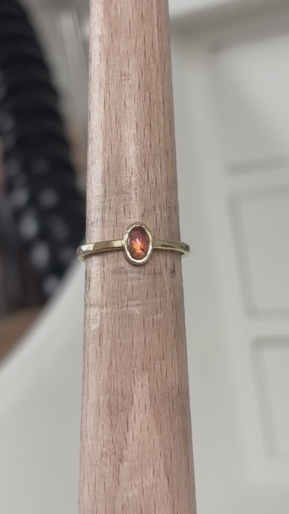 Perzik toermalijn cabochon ring